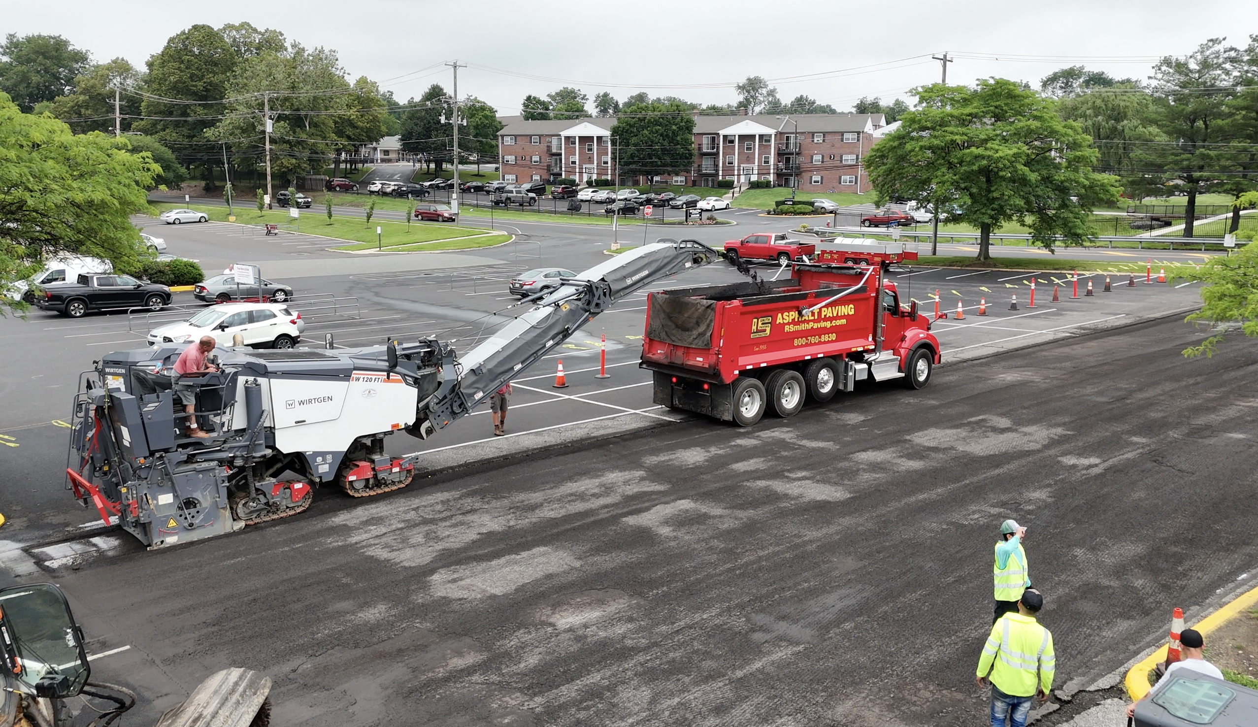 Asphalt Paving Services for Distribution Centers<br />
